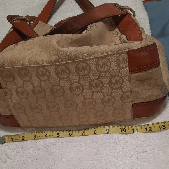 Michael Kors Cream and Brown Shoulder Bag - Picture 7 of 15